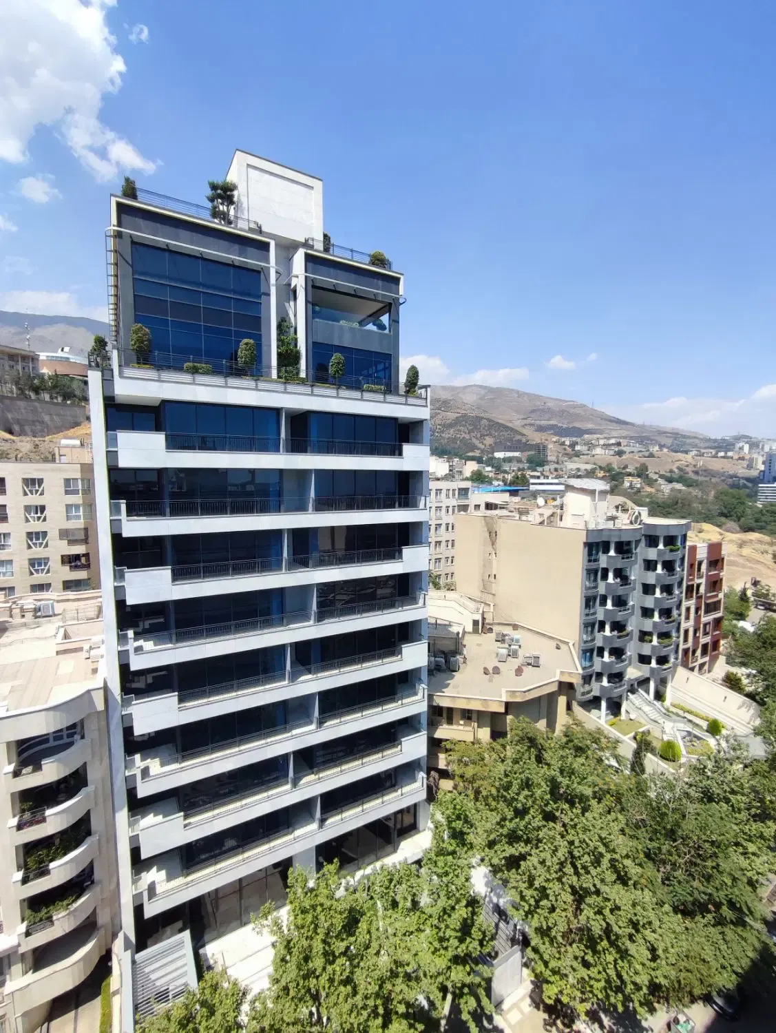 ۲۲۰متر تک واحدی ۵پارکینگ نوساز دیباجی
